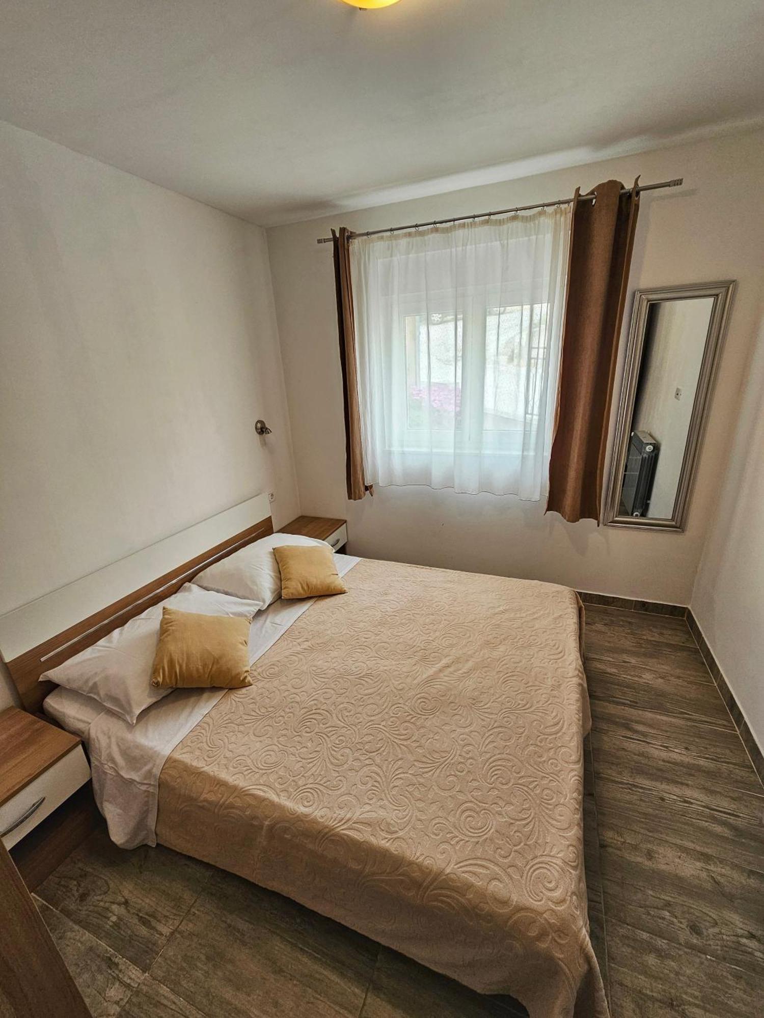 Apartments Plejic เซเกต วรันยีชา ภายนอก รูปภาพ
